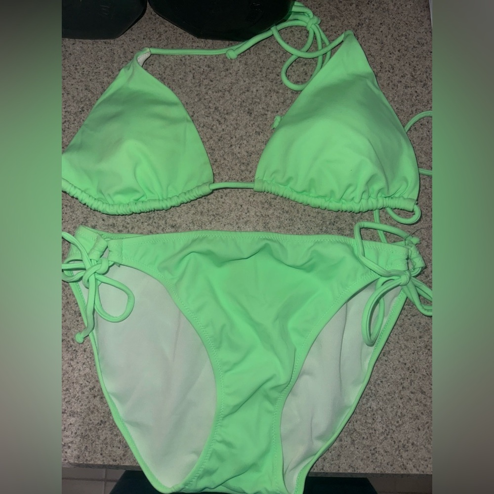 NWOT Victoria’s Secret Lime Green Swim Bikini tie side size Large